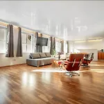 Munich Most Central Holiday Apartment 90M2 - 969 Sq Ft Of Luxury