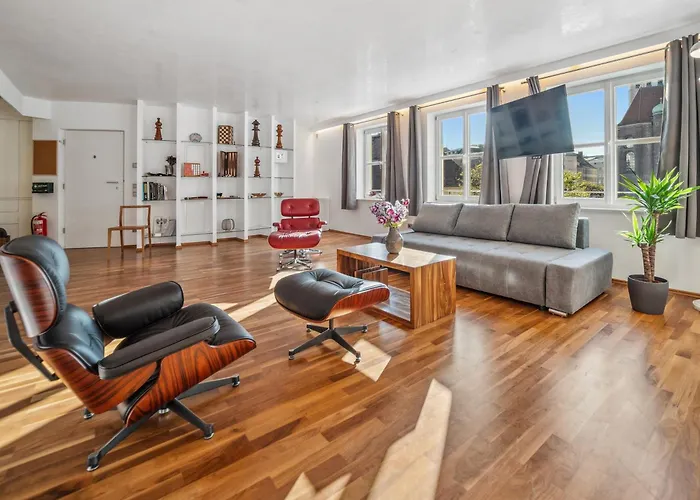 Munich Most Central Holiday Apartment 90M2 - 969 Sq Ft Of Luxury